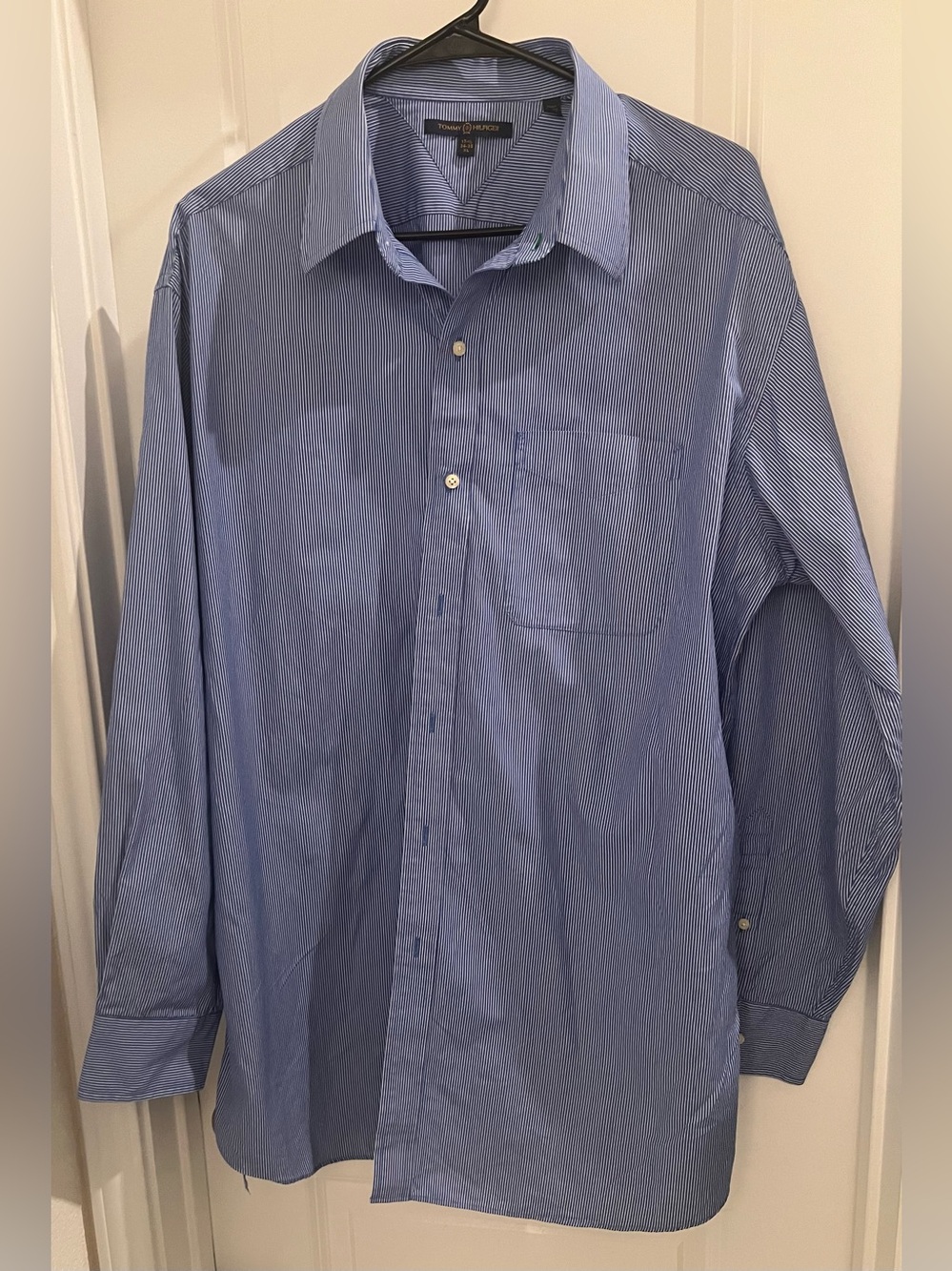 Tommy Hilfiger Men’s XL Blue White Pinstripe Long Sleeve Dress Shirt
